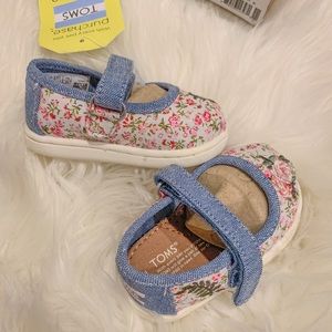Embroidery floral Pink & denim Mary Jane TOMS 🌸✨